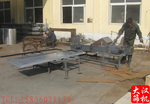 520單層直線振動(dòng)篩噴漆現(xiàn)場