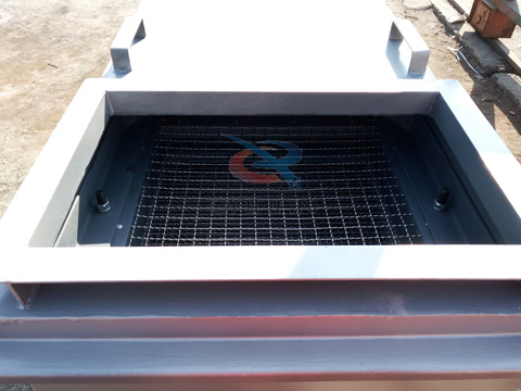 520四層直線(xiàn)篩進(jìn)料口