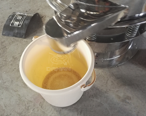 旋振篩細(xì)出料口